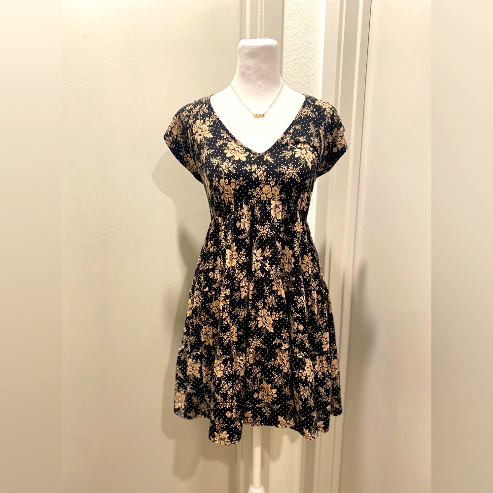 Urban Outfitters Black & Tan Floral V-Neck Short Sleeve Mini Dress - XS